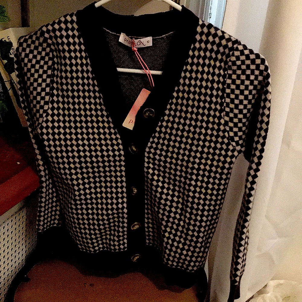 Adorable vintage checkered cardigan!!